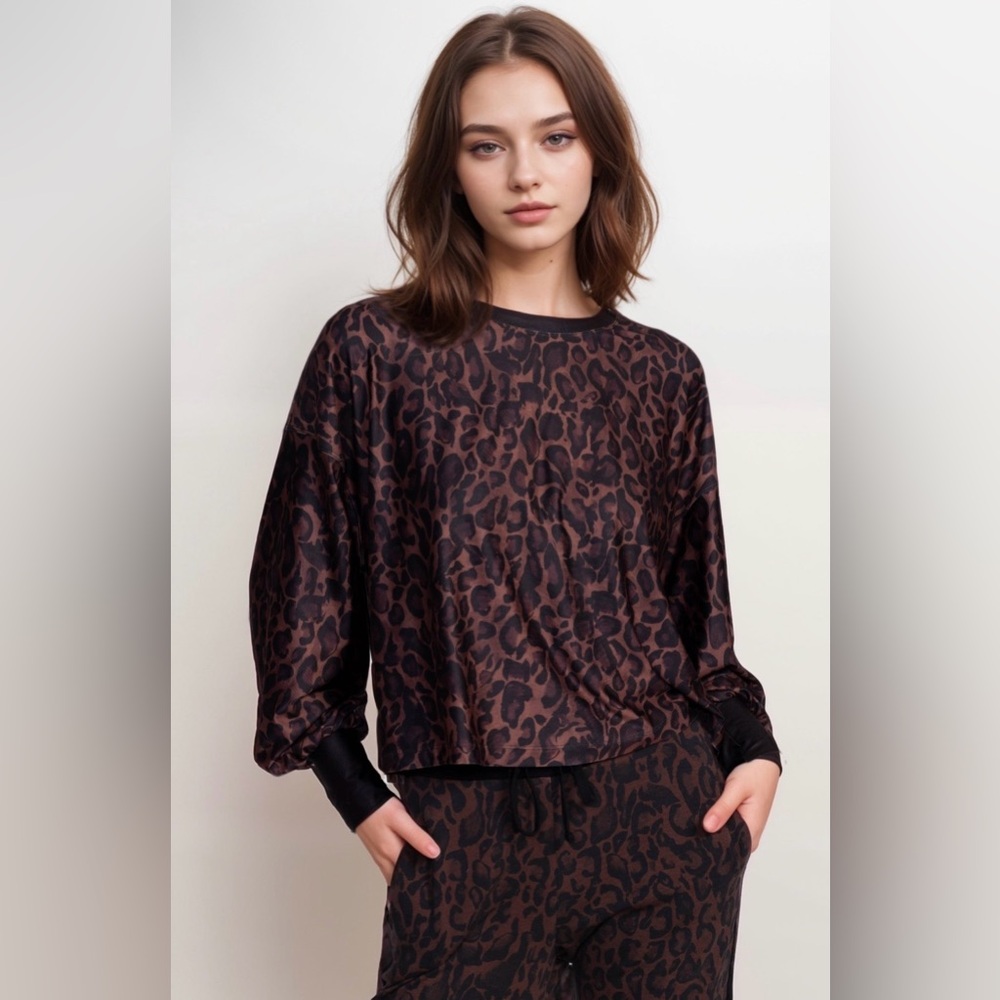 $165 NWT Johnny Was Bee Active Drop Shoulder Crew Neck Tee 🤎 Leopard 🌄 Size XS